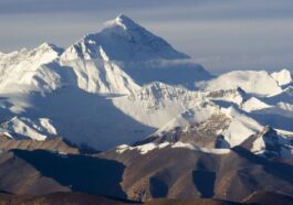 Everest. Credit: Luca Galuzzi / Wikipedia