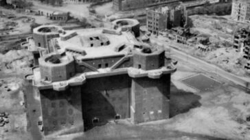 Hitler a créé un incroyable et terrifiant bâtiment en béton dans une ville allemande. Ses citoyens lui ont donné une nouvelle vie 25 Hitler a créé un bâtiment en béton incroyable et terrifiant dans une ville allemande. Maintenant, ses citoyens lui ont donné une nouvelle vie
