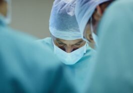 Première extraction d'un rein touché par une grosse tumeur chez une patiente consciente en Europe : l'intervention chirurgicale à l'Hôpital Le Molinette de Turin / Photo Crédit : iStock