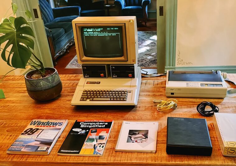 La plus petite réplique d'Apple IIe au monde est imprimée en 3D et utilise un microcontrôleur à 2 $ 1 World