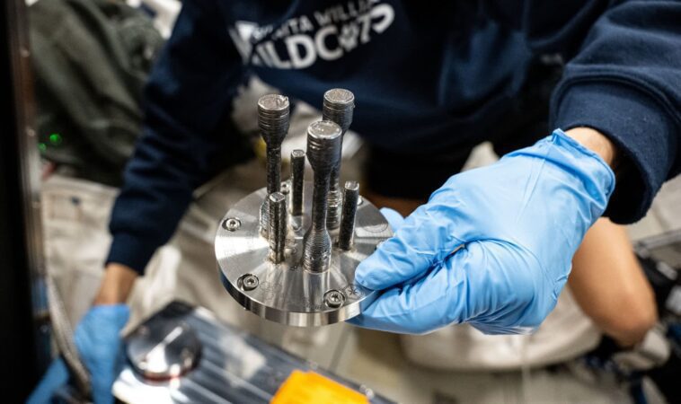 La première version métallique imprimée en 3D dans l'espace est une avancée pour les futures missions longue distance 1 First 3D metal part printed in space is a breakthrough for future long-distance missions