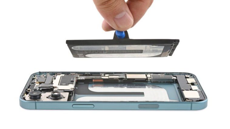 La vidéo qui montre comment fonctionne le nouveau et ingénieux processus pour changer la batterie de l'iPhone 16 1 La vidéo qui démontre comment fonctionne le nouveau et ingénieux processus pour changer la batterie de l’iPhone 16