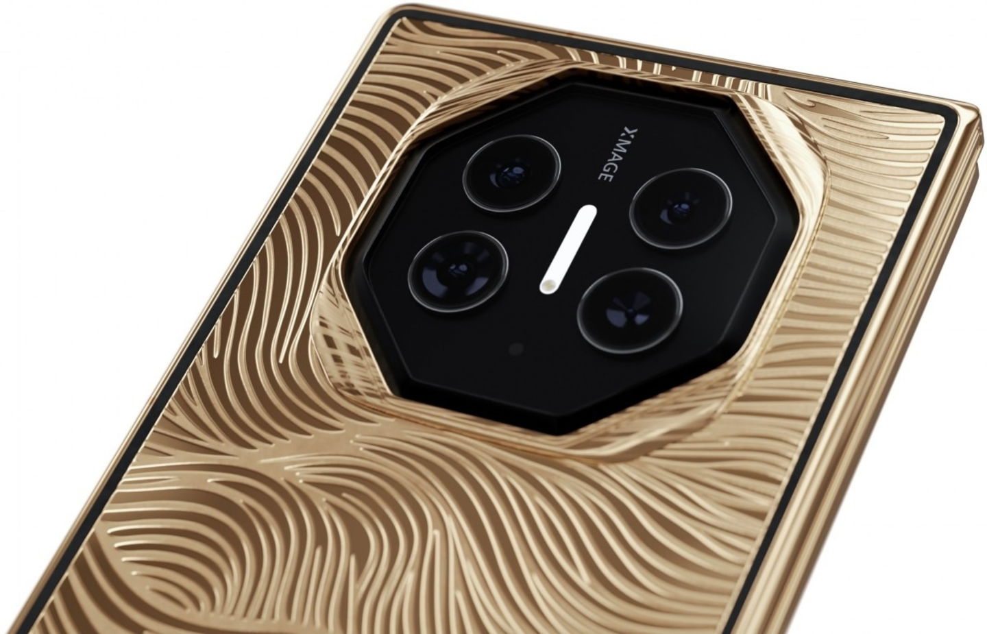 Le HUAWEI Mate XT ne te semblait pas assez cher ? Cette version en or 24 carats coûte 13000 euros 3 Le HUAWEI Mate XT vous semblait trop cher ? Cette version en or 24 carats coûte 13000 euros