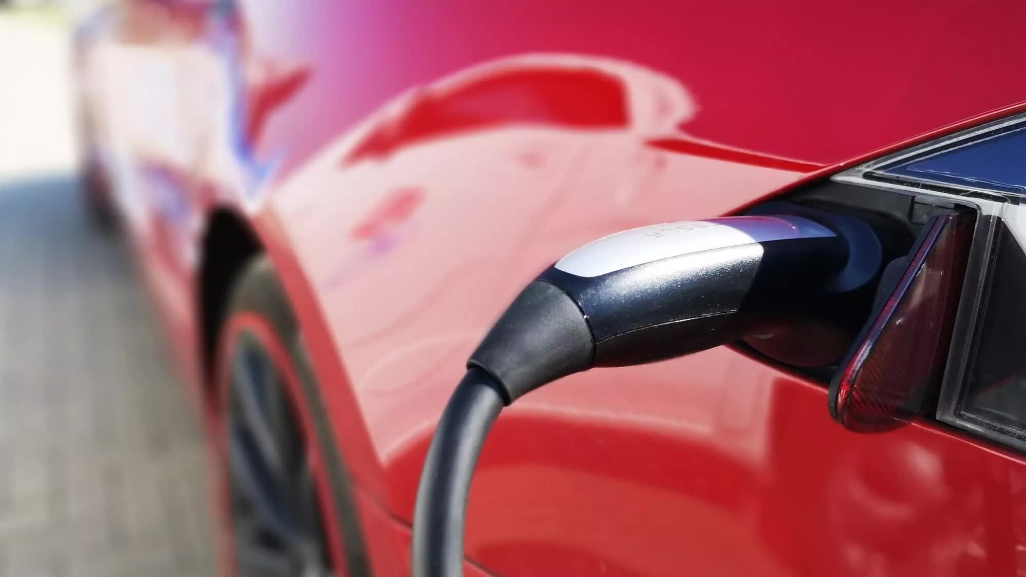 Les stations de recharge alimentent non seulement les voitures électriques, elles dynamisent également les entreprises à proximité 2 Les stations de recharge alimentent non seulement les voitures electriques