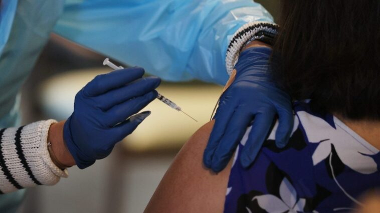 Les vaccins sont sûrs, AIFA : « Réactions graves dans 0,003 % des cas sur 19 millions de doses » 1 Image