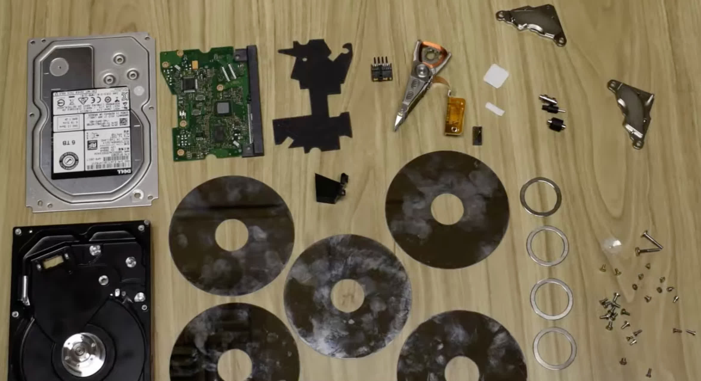 Microsoft fait preuve d'intelligence en matière de recyclage des disques durs grâce à des robots qui extraient les métaux précieux 2 Microsoft fait preuve dintelligence en matiere de recyclage des disques