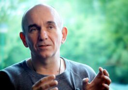 Peter Molyneux thinks AI will allow people to create video games with just a text prompt