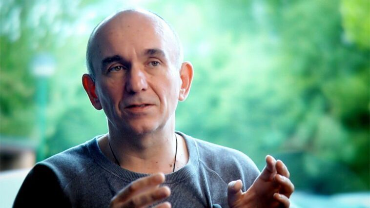 Peter Molyneux pense que l'IA permettra aux personnes de créer des jeux vidéo avec une simple invite de texte 1 Peter Molyneux thinks AI will allow people to create video games with just a text prompt