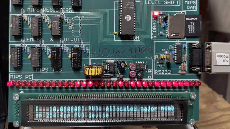 Un hacker parvient miraculeusement à faire fonctionner un Intel 4004 sous Linux, le démarrage prend environ cinq jours 1 Hacker miraculously gets an Intel 4004 to run Linux, takes about five days to boot