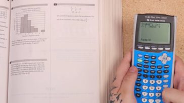 Un pirate informatique transforme une calculatrice TI-84 en un dispositif de triche furtif 29 Hardware hacker turns a TI-84 calculator into a stealthy cheating device