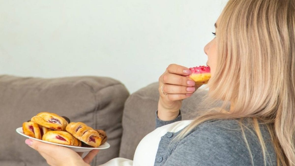 Un régime riche en graisses et en sucres pendant la grossesse augmente le risque de problèmes cardiaques et de diabète chez l'enfant 2 Une alimentation riche en graisses et en sucres durant la grossesse augmente les risques que l'enfant naisse avec des problèmes cardiaques et développe un diabète à l'âge adulte