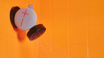 Voici le MINIROLL, le haut-parleur Bluetooth le plus petit de Logitech Ultimate Ears : résistance à l'eau, sangle avec crochet et 12 heures d'autonomie 6 Voici MINIROLL, l'enceinte Bluetooth la plus petite de Logitech Ultimate Ears : résistant à l'eau, avec une sangle à crochet et 12 heures d'autonomie