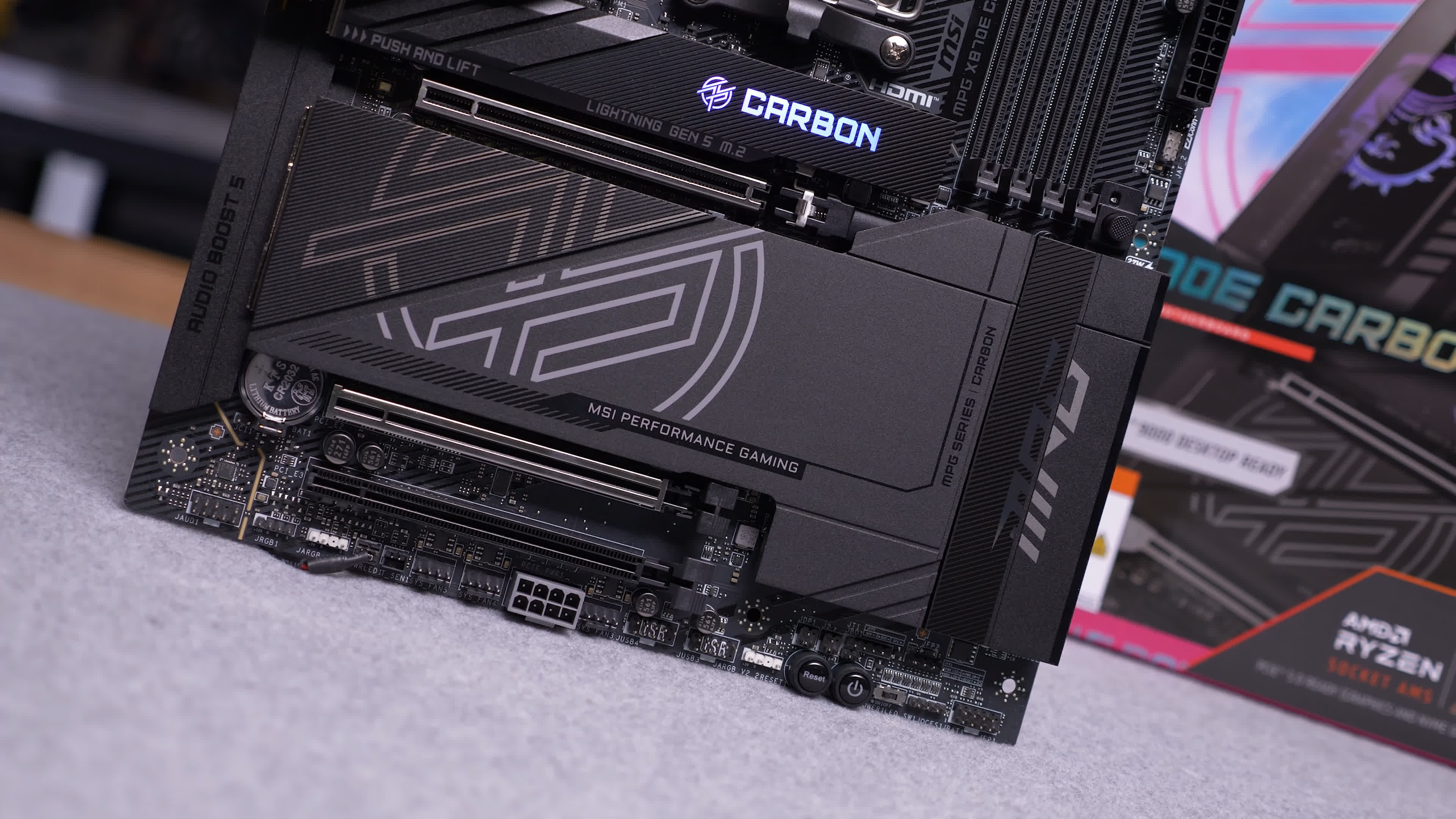 Résumé des cartes mères phare AMD X870 : Les cartes mères Zen 5 sont là 5 1727779630 724 Resume des cartes meres phare AMD X870 Les cartes