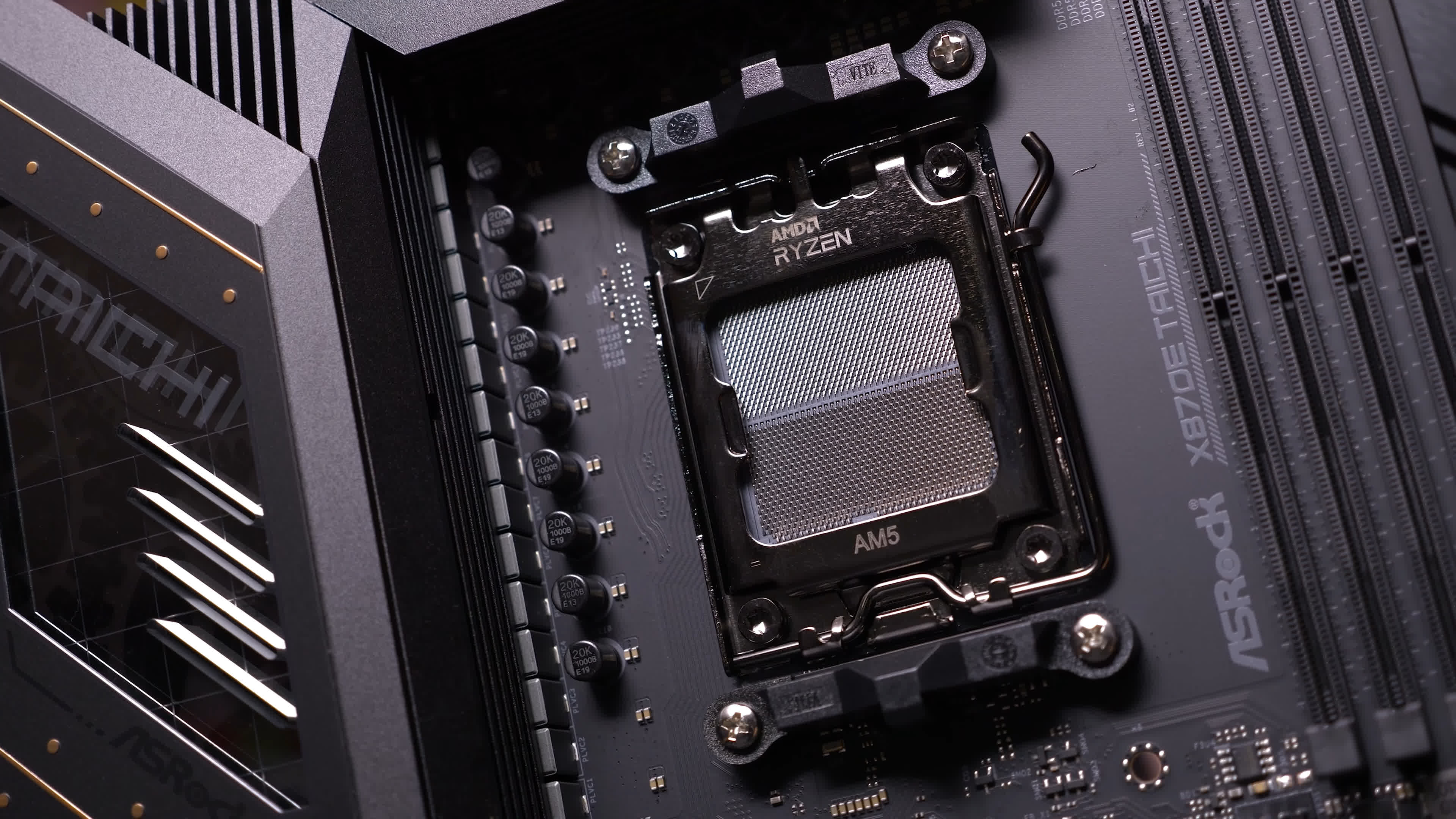 Résumé des cartes mères phare AMD X870 : Les cartes mères Zen 5 sont là 15 1727779632 283 Resume des cartes meres phare AMD X870 Les cartes