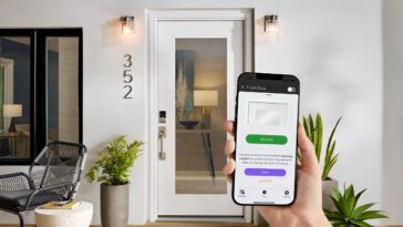 Une porte intelligente contrôlée par la voix vous permet de basculer entre transparence et opacité 22 Voice-controlled smart door lets you toggle between transparency and opacity