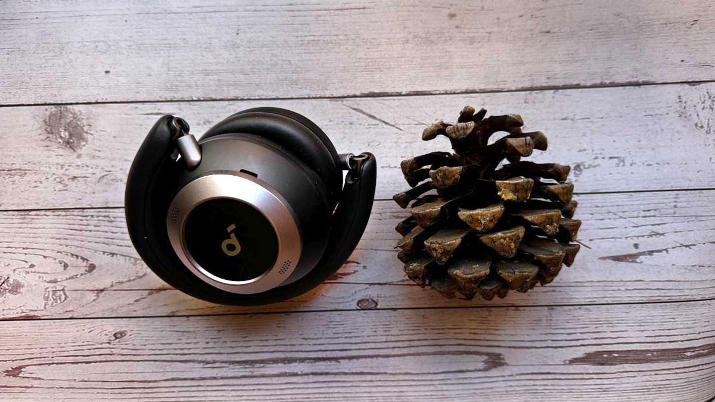 J'ai essayé les soundcore Space One Pro et ce sont les écouteurs parfaits pour voyager 4 soundcore Space One Pro comparés à une ananas