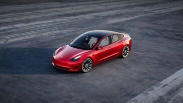 Tesla supprime la version d'entrée de gamme du Model 3, la version la moins chère coûte désormais plus de 42 000 $ 8 Tesla kills off entry-level Model 3, cheapest trim now costs over $42,000