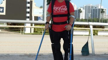 Un homme paralysé perd la capacité de marcher alors qu'une entreprise refuse de réparer un exosquelette pour 20 $ 3 Paralyzed man loses ability to walk as company denies $20 exoskeleton repair