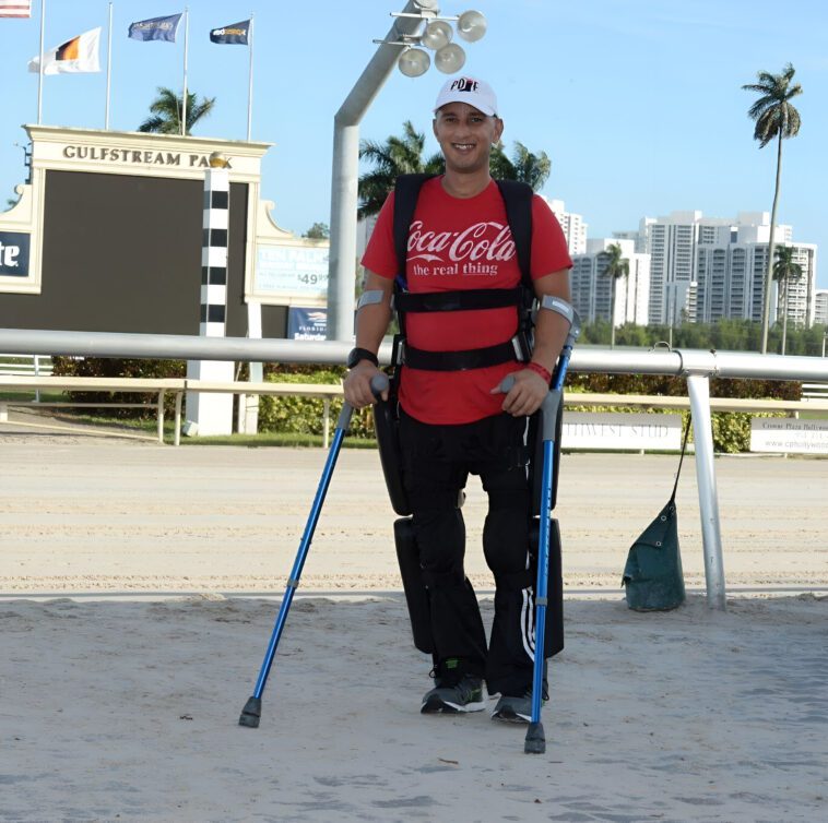 Un homme paralysé perd la capacité de marcher alors qu'une entreprise refuse de réparer un exosquelette pour 20 $ 1 Paralyzed man loses ability to walk as company denies $20 exoskeleton repair