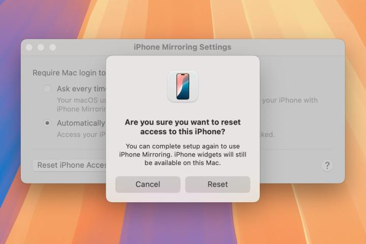 Comment utiliser la mise en miroir de l'iPhone sur votre Mac 9 A window giving a user the option to reset iPhone Mirroring and disconnect their iPhone from their Mac in macOS Sequoia.