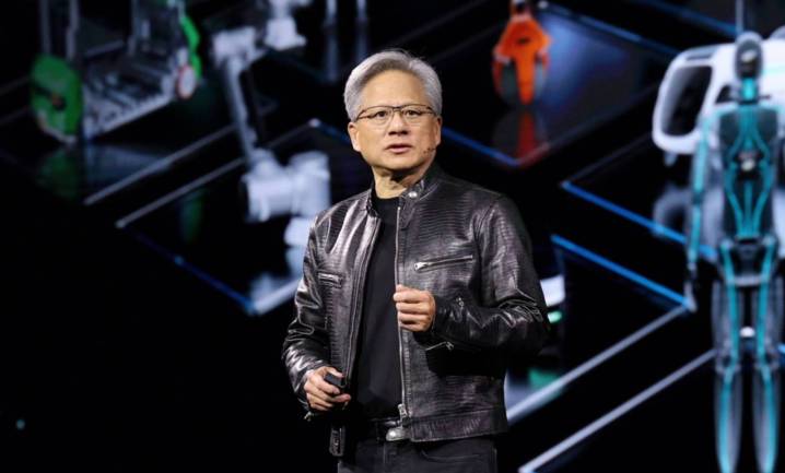 Voici les cinq plus grandes actualités de la semaine dans le domaine de l'IA 4 Le PDG de Nvidia, Jensen, devant un arrière-plan.