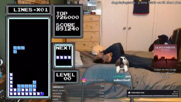 Un adolescent devient le premier joueur de Tetris à revenir au début, atteignant un score record 8 Teen becomes first Tetris player to loop back around to beginning, achieving record score