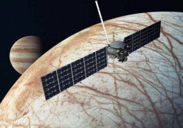 Retardée par l'ouragan Milton, la NASA prépare Europa Clipper pour le voyage vers la lune glacée Europa de Jupiter 92 Delayed by Hurricane Milton, NASA prepares Europa Clipper for journey to Jupiter