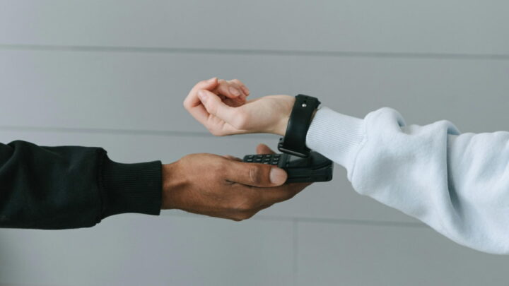 Est-il sûr de payer avec son téléphone, via des applications comme Google ou Apple Pay ? 3 Paiement avec le smartwatch