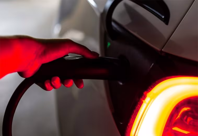 Les prix des batteries de véhicules électriques devraient chuter, une baisse spectaculaire de 50 % prévue d'ici 2026 1 EV battery prices set to plummet, dramatic 50% drop predicted by 2026