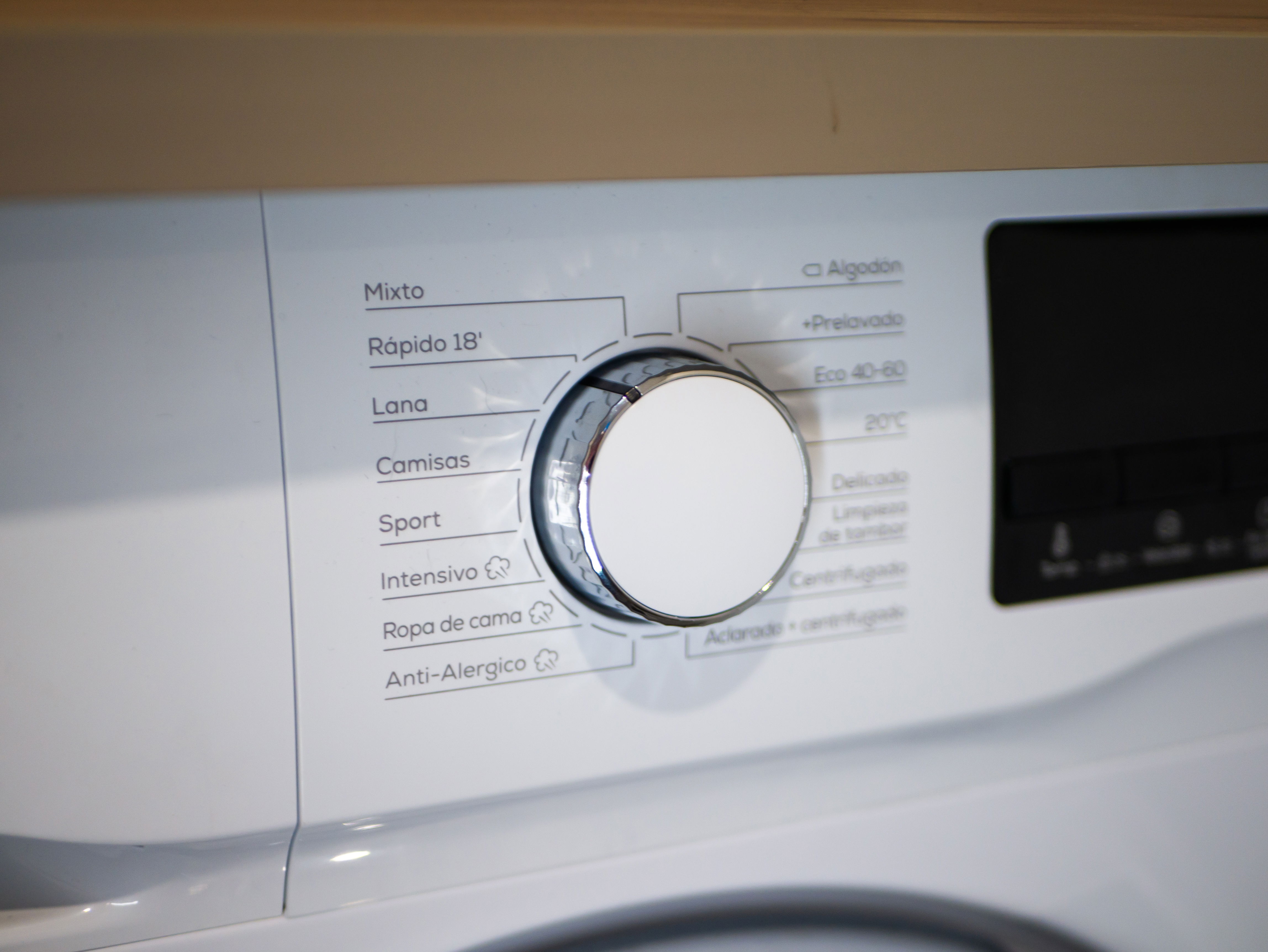 Un mois avec la bonne, belle et pas cher machine à laver TCL qui veut conquérir votre foyer 5 Molette et programmes