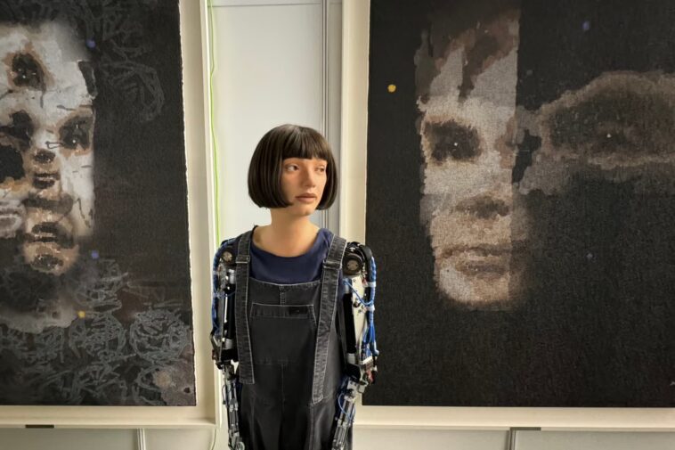 Peinture faite par un robot représentant Alan Turing devrait atteindre au moins 120 000 $ aux enchères 1 Haunting robot-made painting of Alan Turing expected to fetch at least $120K at auction