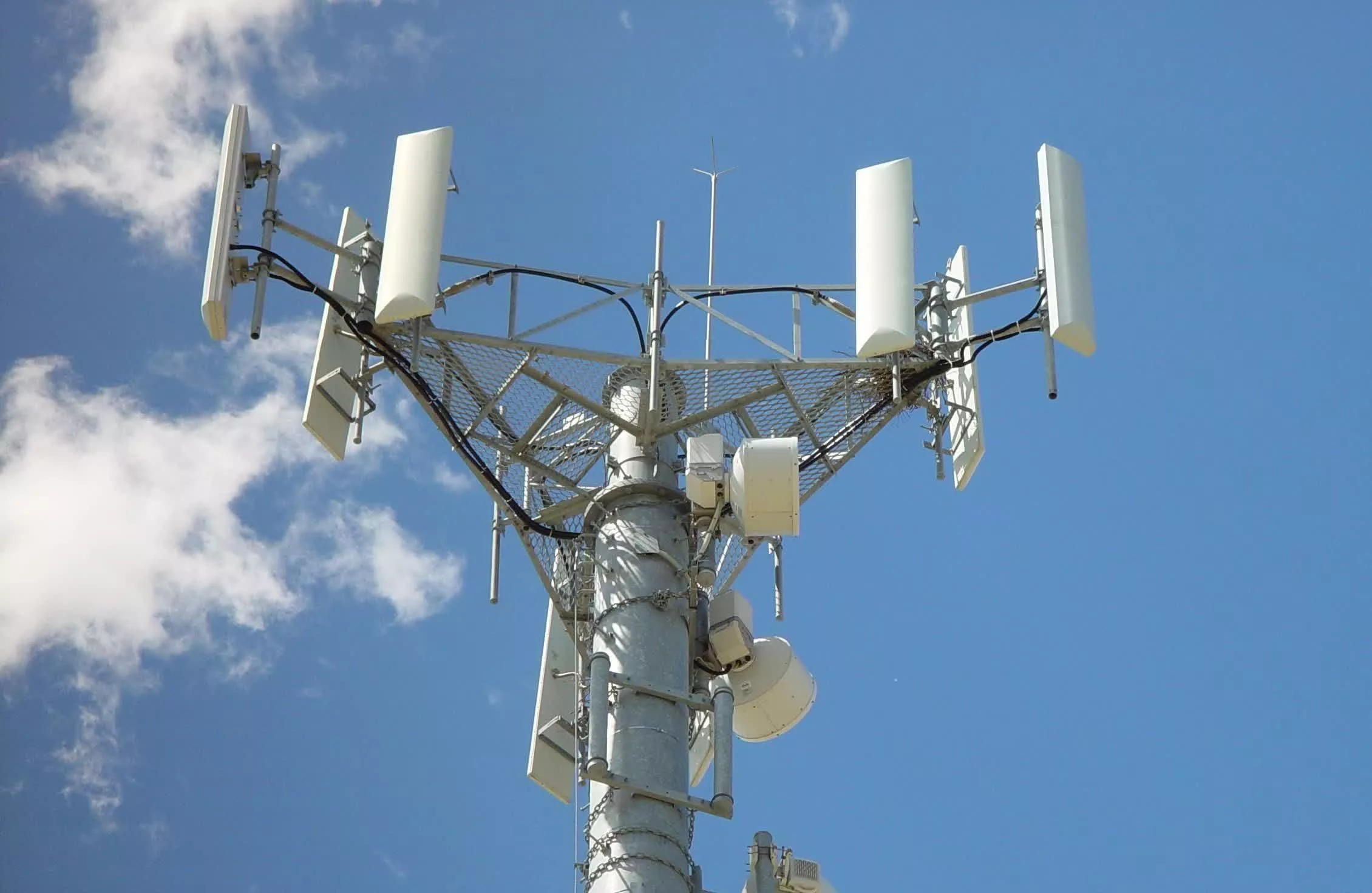 New wireless technology reaches record 1 Tbps data transmission speed