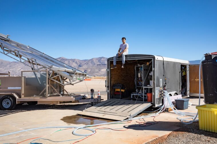 Des ingénieurs du MIT créent un système de désalinisation alimenté par l'énergie solaire produisant 5 000 litres d'eau par jour 1 MIT engineers create solar-powered desalination system producing 5,000 liters of water daily
