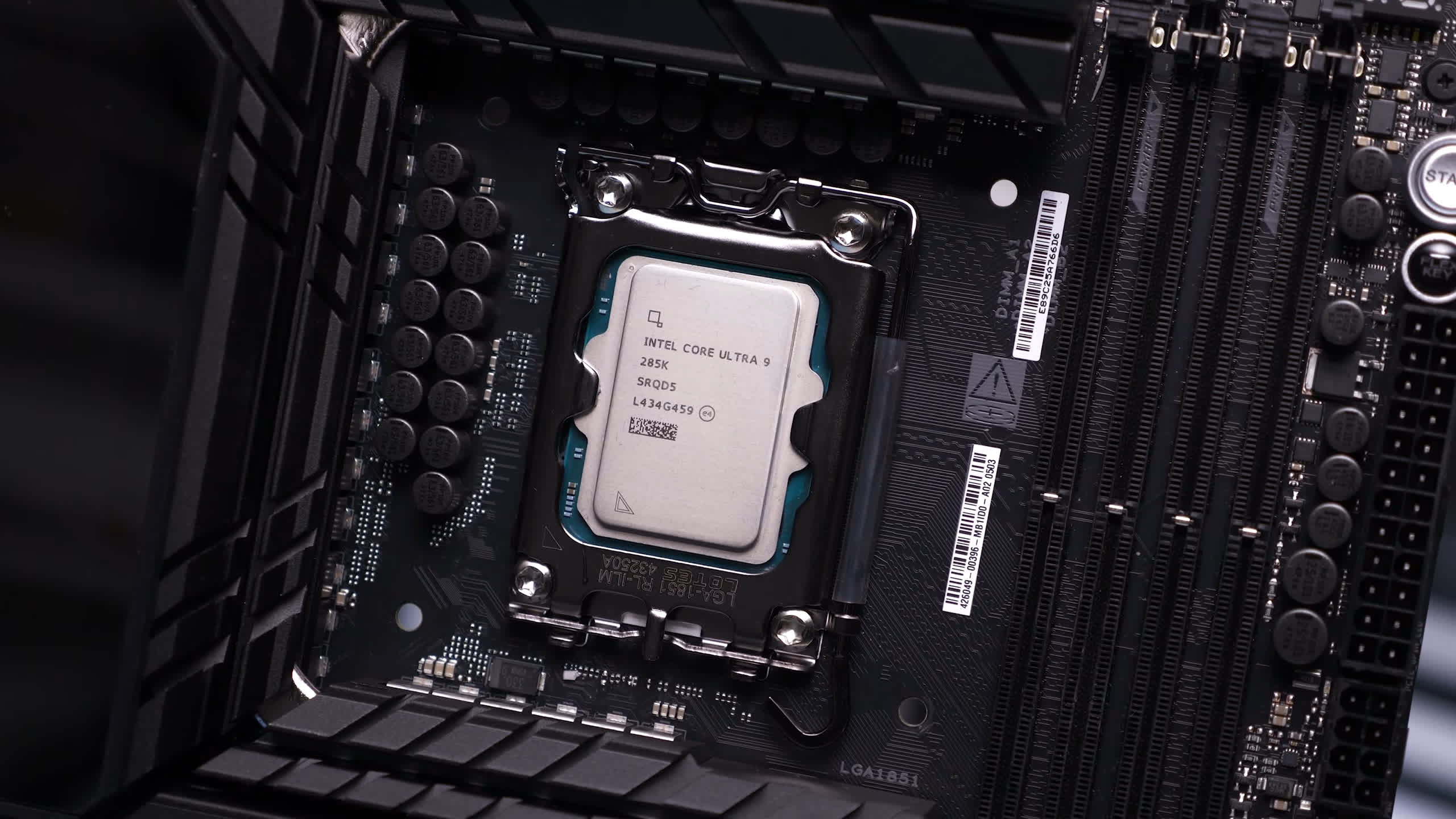 Intel Core Ultra 9 285K : Une révolution décevante pour les joueurs et les créateurs 6 1729783085 598 Intel Core Ultra 9 285K Une revolution decevante pour