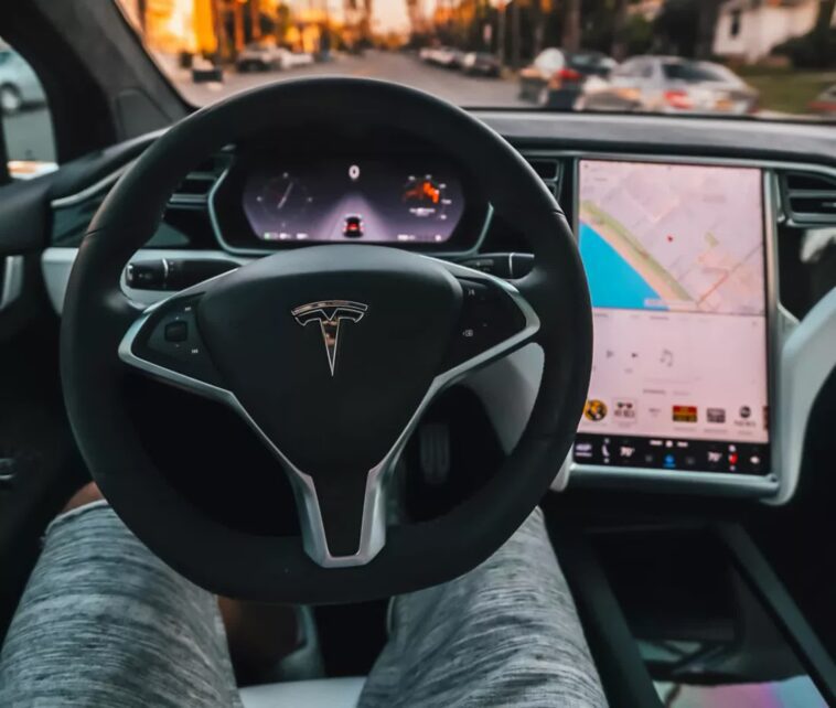 Elon Musk admet que la conduite autonome complète ne sera probablement pas possible sur les anciens modèles de Tesla 1 Elon Musk admits full self-driving likely won