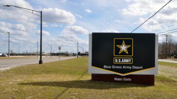 Le ministère de la Défense lance des tests d'un système de surveillance par IA pour protéger nos atouts militaires essentiels 17 Defense Department began testing AI surveillance system to safeguard critical military assets