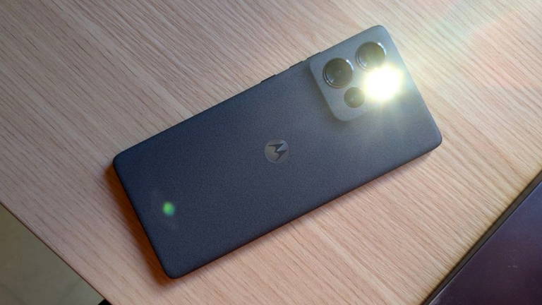 Astuce pour votre mobile Motorola : découvrez comment allumer la lampe torche de la manière la plus rapide et simple ! 2 Astuces pour votre mobile Motorola : voici comment allumer la lampe torche de la manière la plus rapide et simple