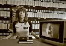 Combien coûtait la location d'un film dans le premier site marchand de location aux États-Unis en 1977 18 How much did it cost to rent a movie at the first rental store in the US in 1977?
