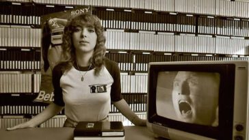Combien coûtait la location d'un film dans le premier site marchand de location aux États-Unis en 1977 9 How much did it cost to rent a movie at the first rental store in the US in 1977?