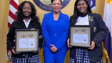 Deux étudiantes découvrent une méthode révolutionnaire pour prouver le théorème de Pythagore : "C'est impressionnant" 23 Instagram | Le due studiose con la sindaca di New Orleans LaToya Cantrell (@mayorcantrell)