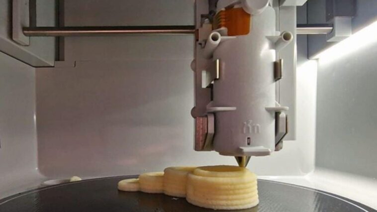 Développés les premiers aliments pour ceux qui ont des problèmes à déglutir : ce yaourt est imprimé en 3D 1 UWE BRISTOL | La stampante per alimenti