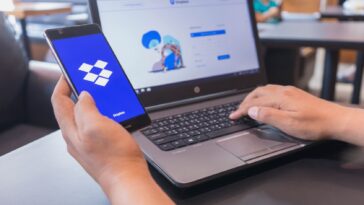 Dropbox licencie plus de 500 employés alors que la demande faiblit 13 Dropbox lays off another 500+ employees as demand softens