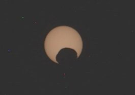 La lune Phobos obscurcissant le Soleil sur Mars. Crédit : NASA/JPL-Caltech/ASU