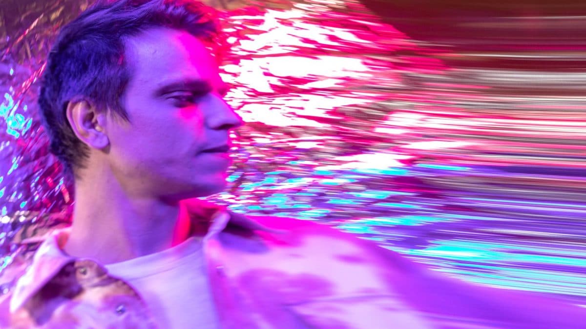 Es-tu prêt à prendre une bière avec l'hologramme de ton meilleur ami ? 2 Image