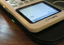 La "máquina para copiar definitiva": consiguen añadir Internet y ChatGPT a la mítica calculadora TI-84
