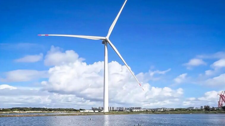 La nouvelle éolienne qui bat tous les records. Elle est aussi haute que deux terrains de football 1 La nouvelle turbine éolienne qui bat tous les records. Elle est aussi haute que deux terrains de football