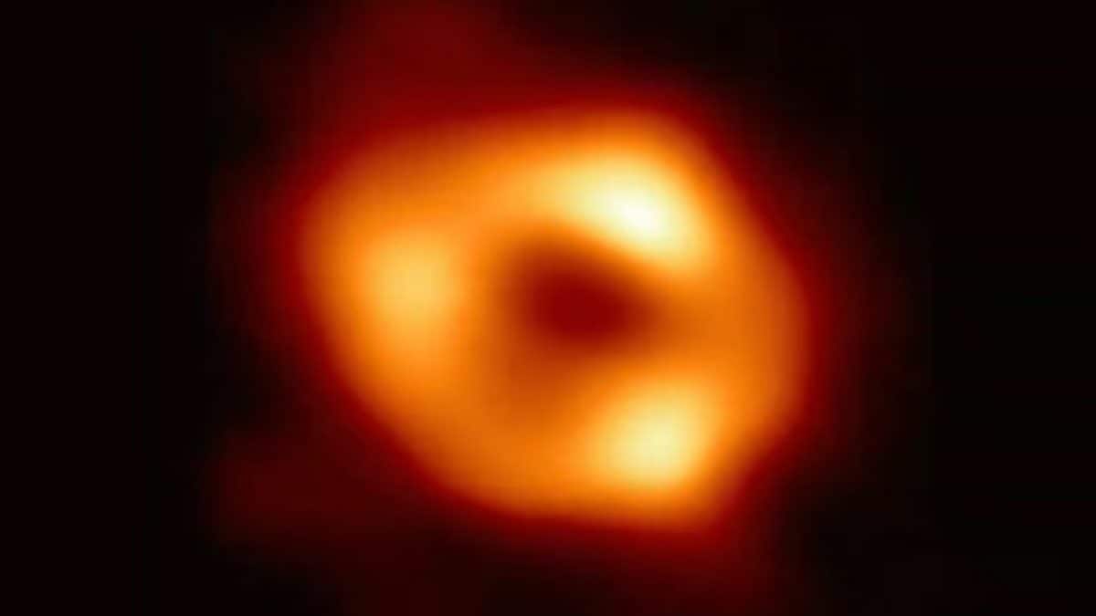 La première image du trou noir au cœur de la Voie lactée est erronée : quelle est sa véritable forme ? 2 La première image de Sagittarius A*. Crédit : Event Horizon Telescope (EHT)