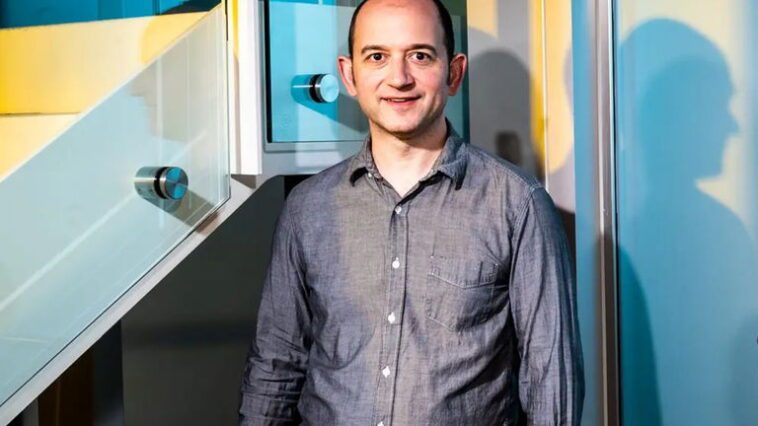 Le transfert le plus cher de l'histoire ? Google aurait payé 2,7 milliards de dollars pour réembaucher un employé 1 Le recrutement le plus cher de l'histoire ? Google aurait dépensé 2,7 milliards de dollars pour réembaucher un employé