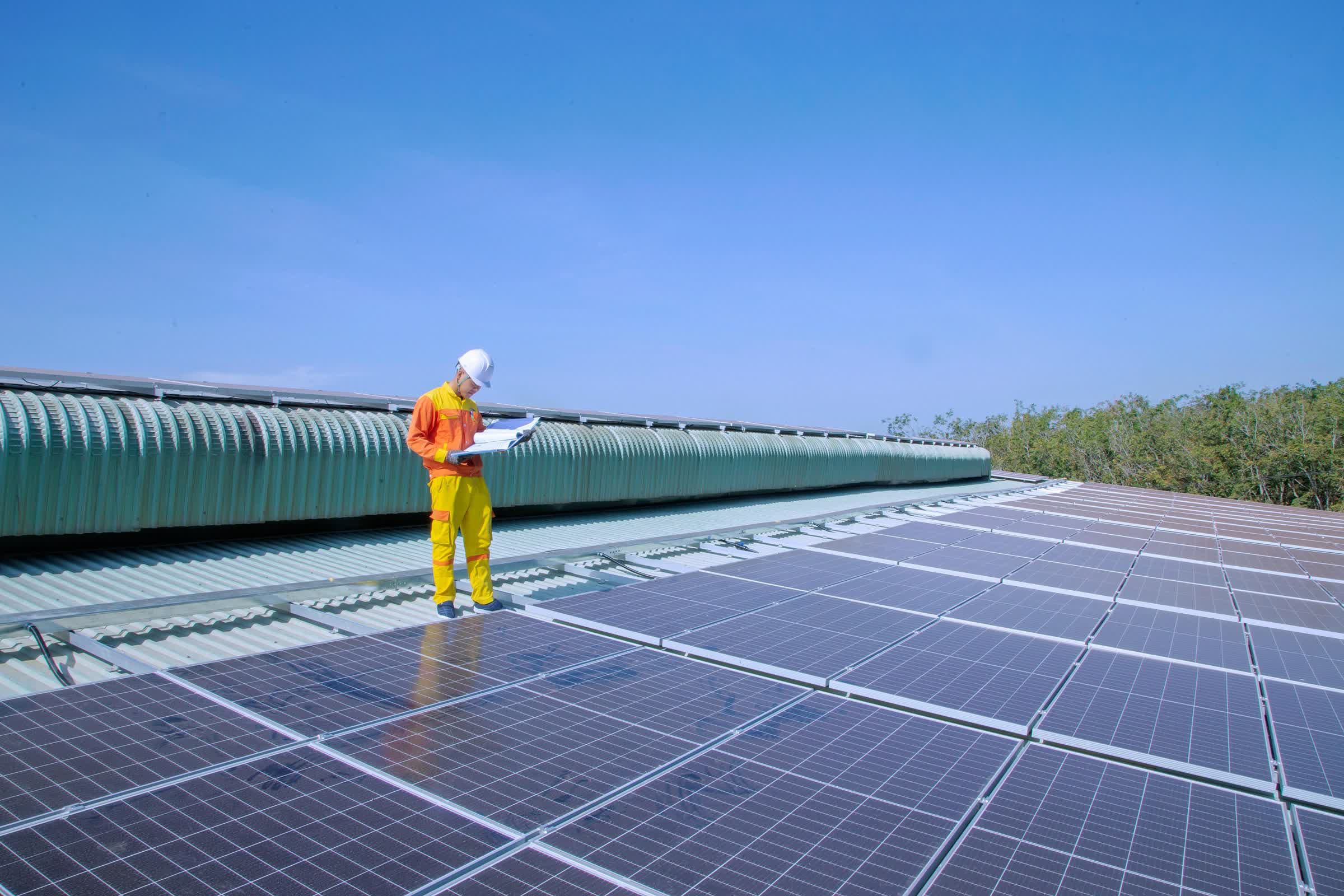 Les aéroports de Dubaï dévoilent un plan pour installer le plus grand toit solaire d'aéroport avec 62 904 panneaux 2 Les aeroports de Dubai devoilent un plan pour installer le