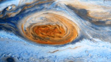 Les images d'Hubble montrent la Grande Tache Rouge de Jupiter se balancer comme de la gélatine 21 Hubble images show Jupiter